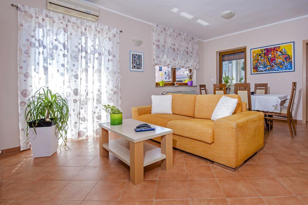 Apartments Karmen Rovinj Exterior foto